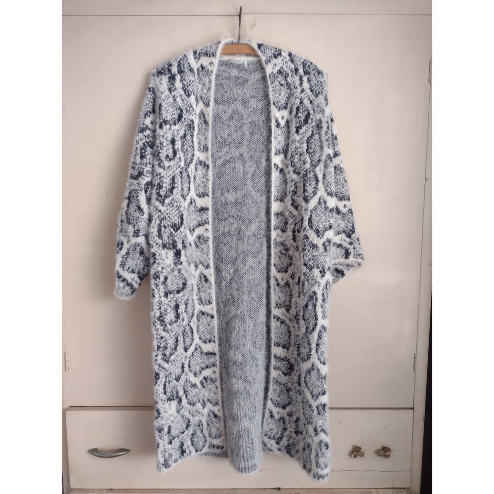 Anthropologie Akemi + Kin Sigrid Fuzzy Snake Skin Kimono Cardigan Boho Soft OS